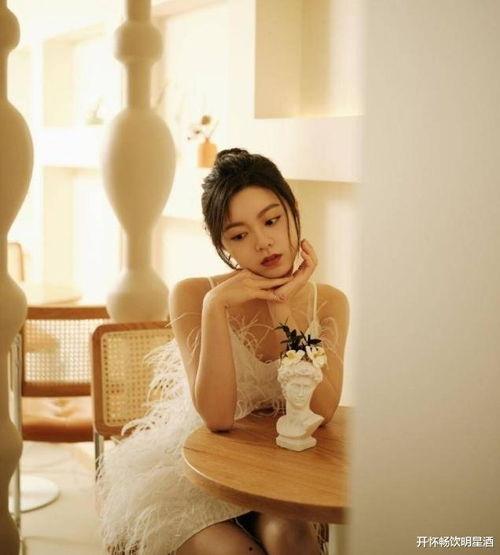 少妇丝袜B,少妇风情一瞥